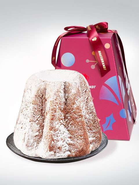 Gugelhupf with icing sugar in front of a decorative gift box